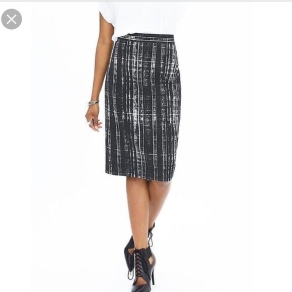 Banana Republic Dresses & Skirts - Banana Republic Black white Sloan pencil skirt 12